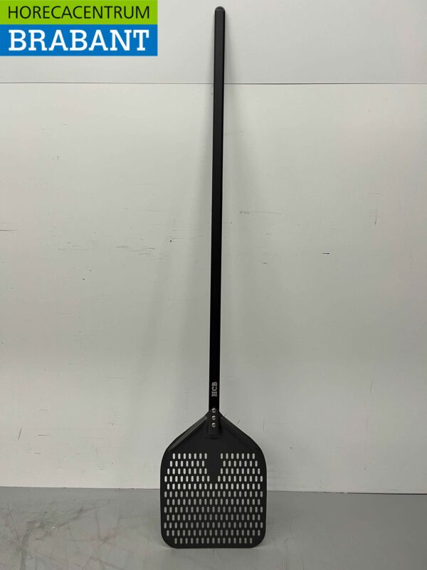 Pizzaschep hard geanodiseerd, geperforeerd blad 30 cm, lengte steel 120 cm Horeca