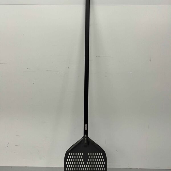 Pizzaschep hard geanodiseerd, geperforeerd blad 30 cm, lengte steel 120 cm Horeca
