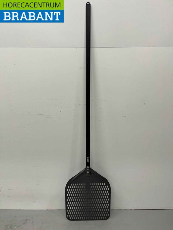 Pizzaschep hard geanodiseerd, geperforeerd blad 35 cm, lengte steel 120 cm Horeca