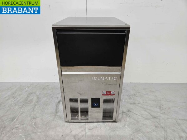 RVS Icematic C38 ijsblokjesmachine ijsklontjesmachine 34 kg p/d 230V Bouwjaar 2023 Horeca