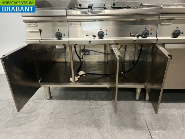 RVS Electrolux Baklijn 4 pits fornuis, dubbele friteuse en bakplaat 245 cm 400V Horeca - Afbeelding 4