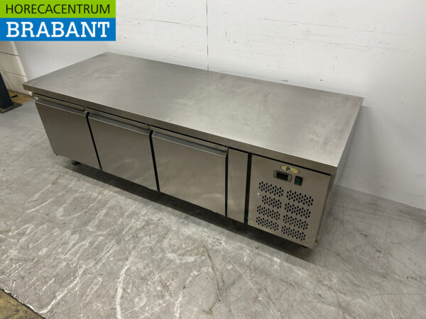 RVS Pelican Koelwerkbank Gekoelde onderkast 3 deuren 179,5 cm 230V Horeca - Afbeelding 2