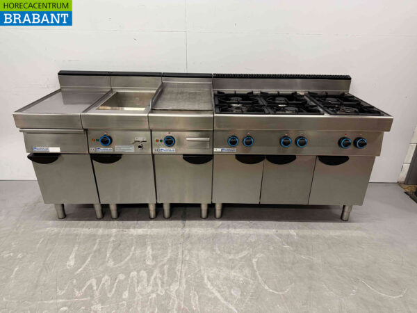 RVS Modular baklijn bestaande uit Blind unit, Bain Marie, Bakplaat en 6 pits fornuis 230 cm 230V + 400V + GAS Horeca