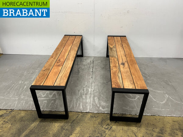 Bolero set van 2 stalen banken met houten zitting Horeca