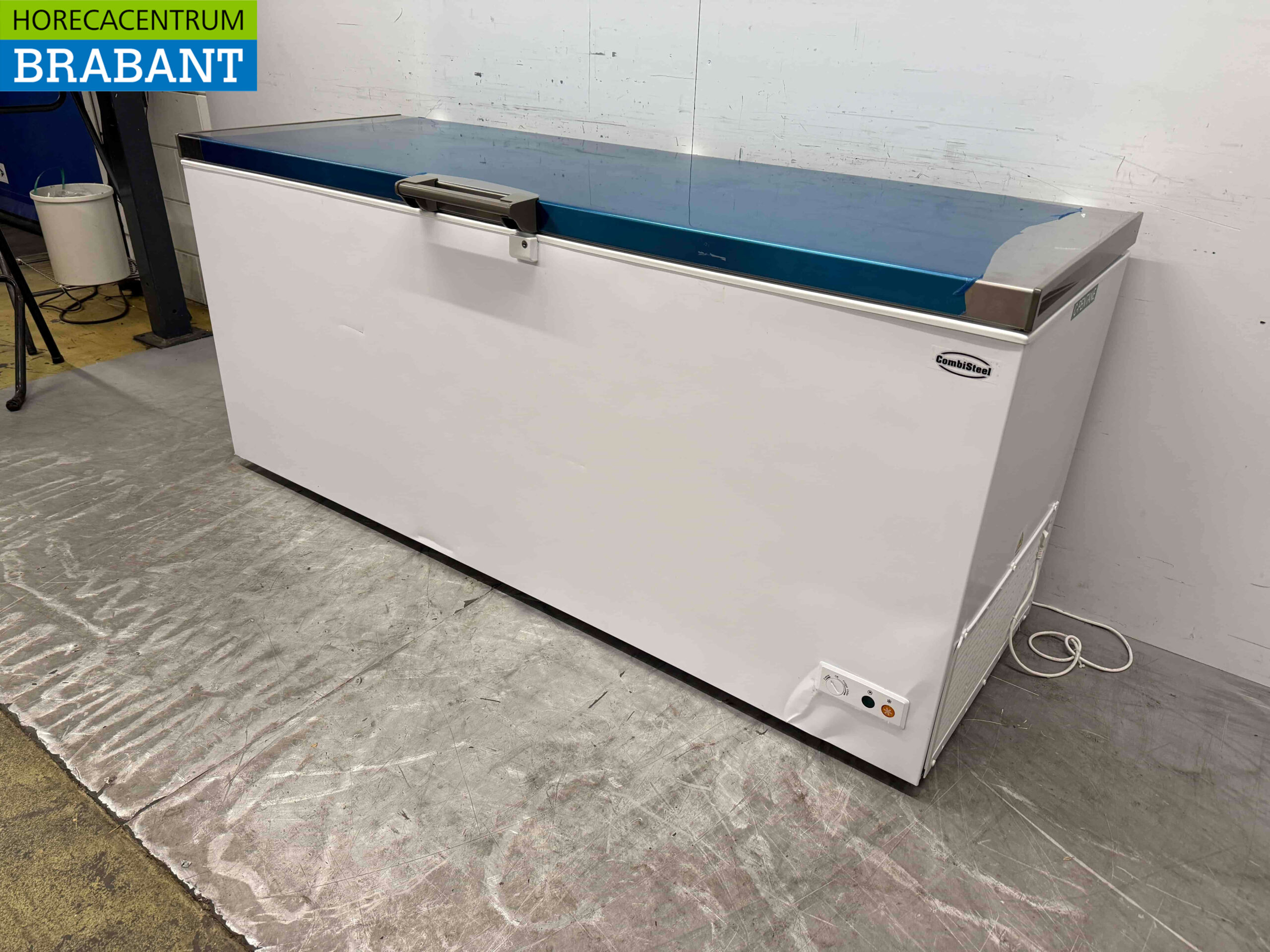 Combisteel Winkelvriezer Vrieskist met RVS deksel 432 liter 230V Horeca - Afbeelding 2