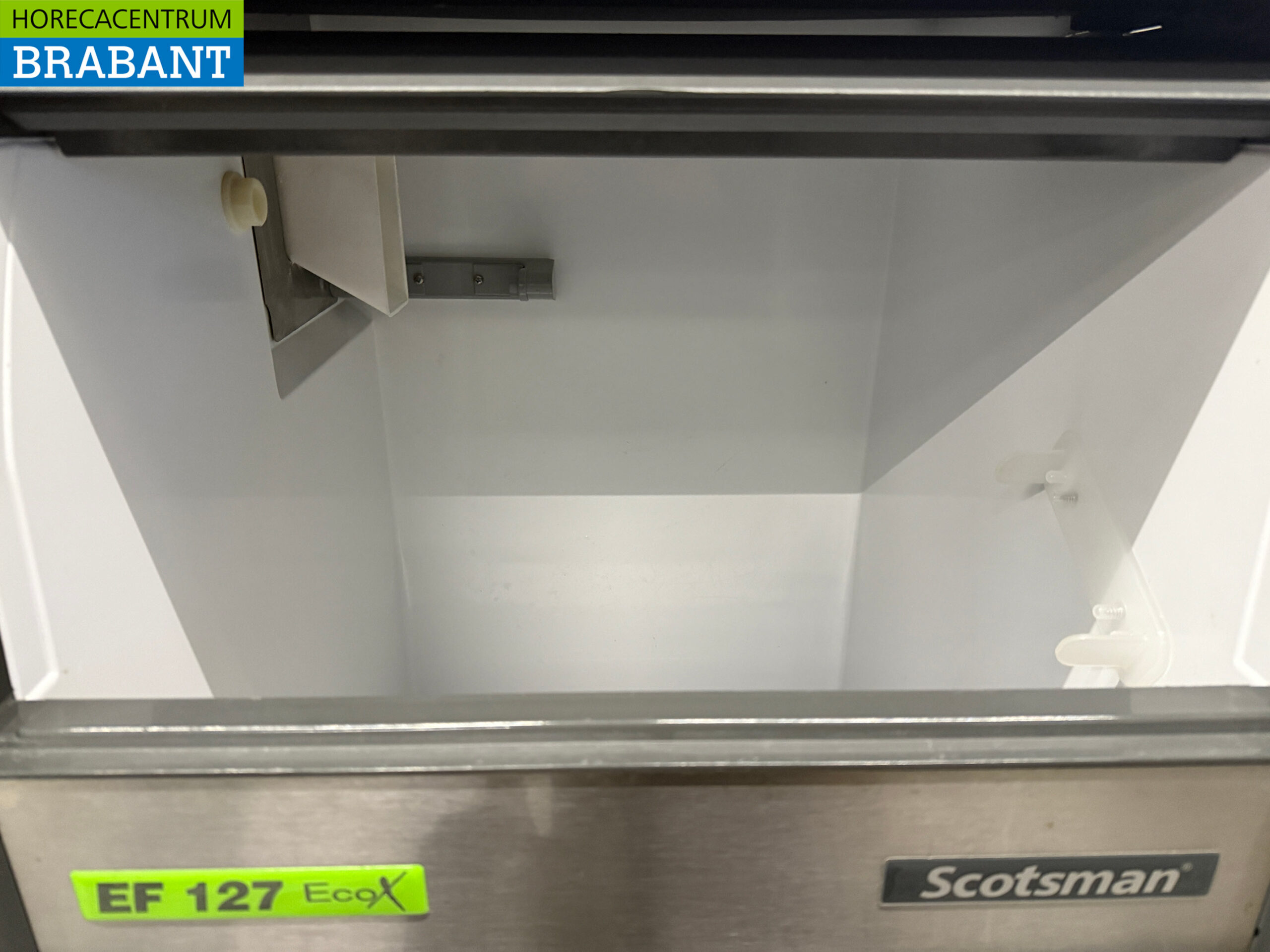 RVS Scotsman Schilferijsmachine 127 kg per dag 40 kg bunker 230V Horeca - Afbeelding 4