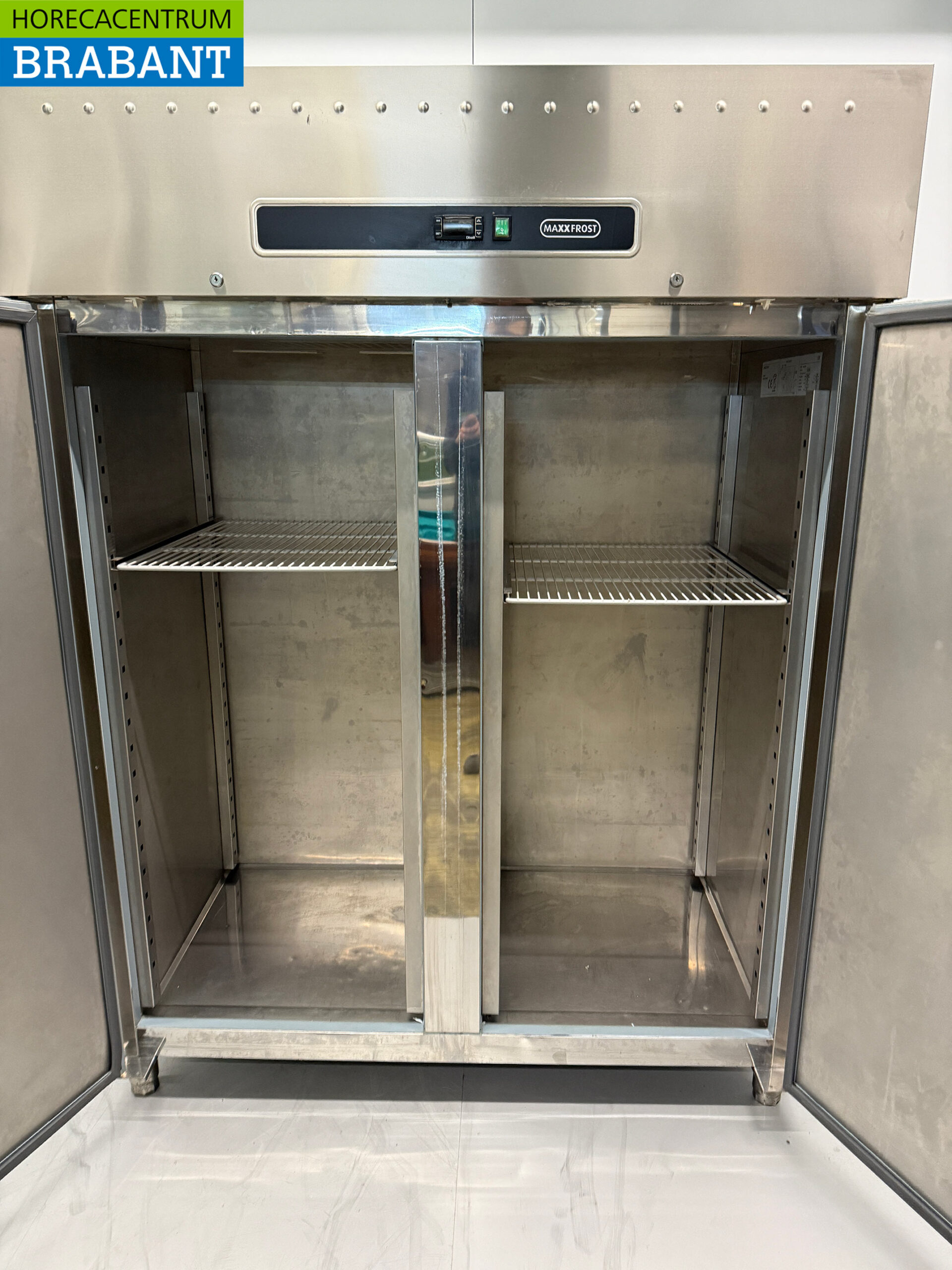 RVS Maxxfrost Dubbeldeurs Vriezer 1300 liter 230V Horeca - Afbeelding 4