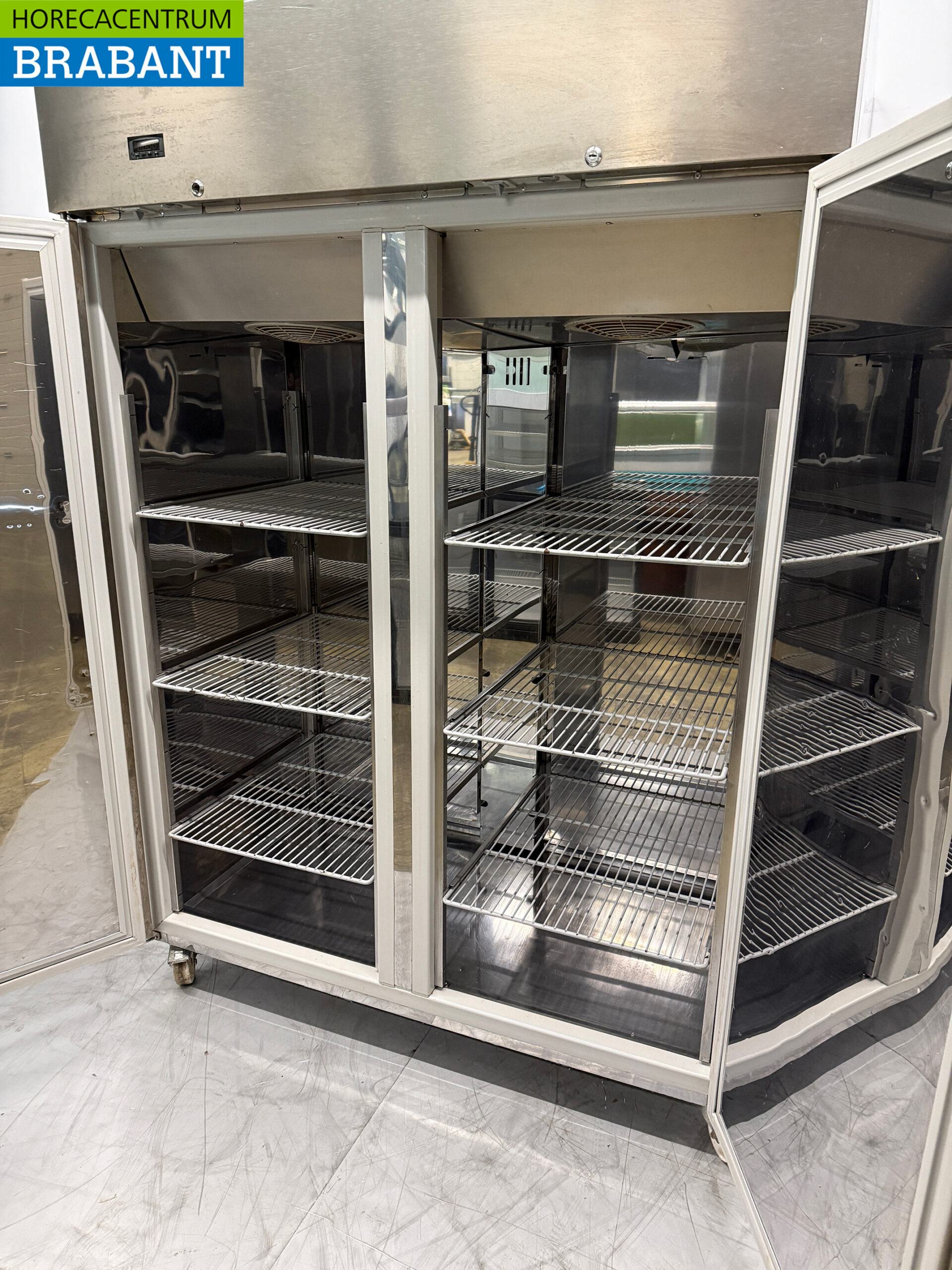 RVS Gram Snowflake Verrijdbare Dubbeldeurs Koeling 1230 liter 230V Horeca - Afbeelding 4