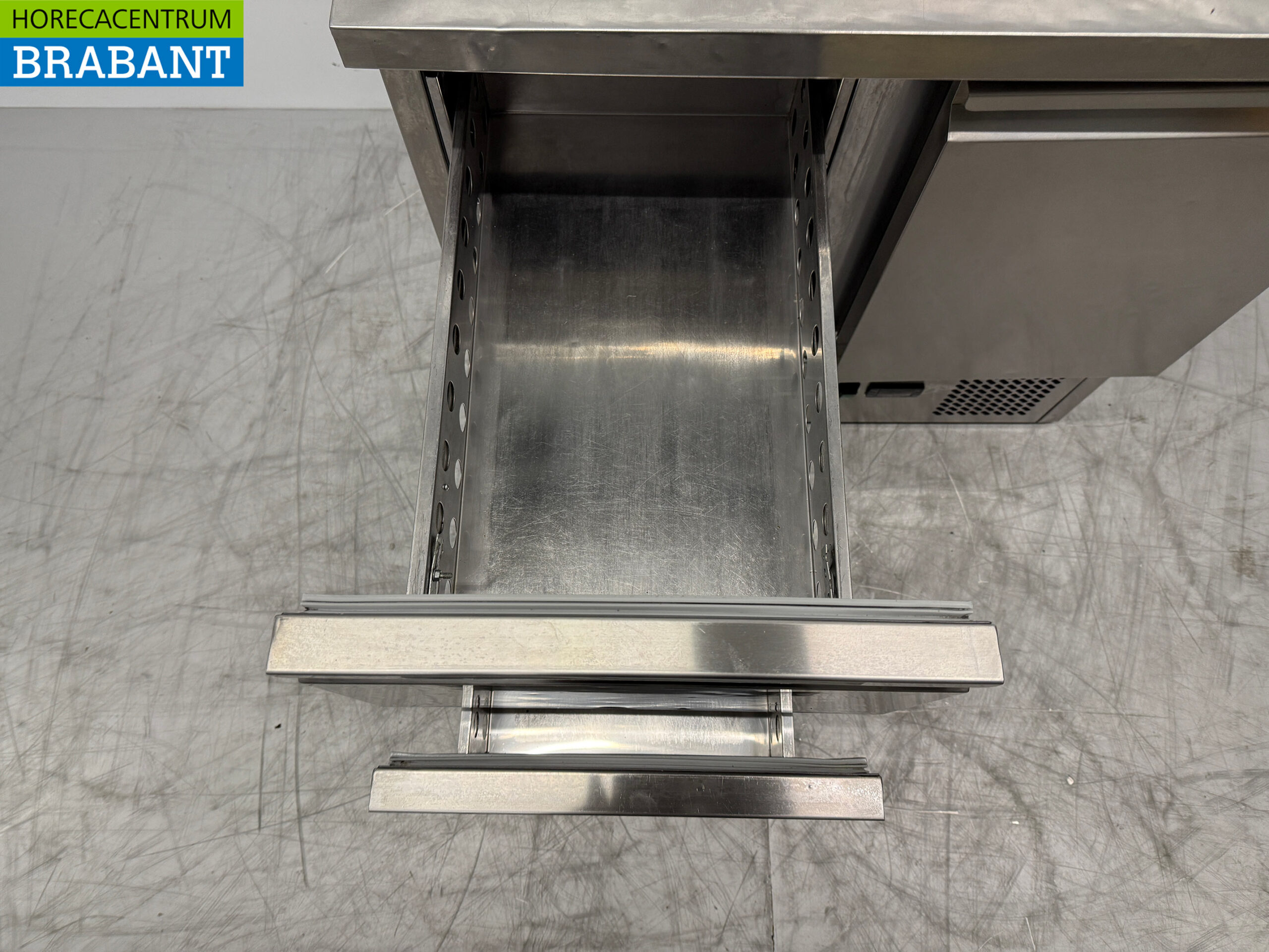 RVS Koelwerkbank 1 Deur en 2 Laden 90,5 cm 230V Horeca - Afbeelding 4