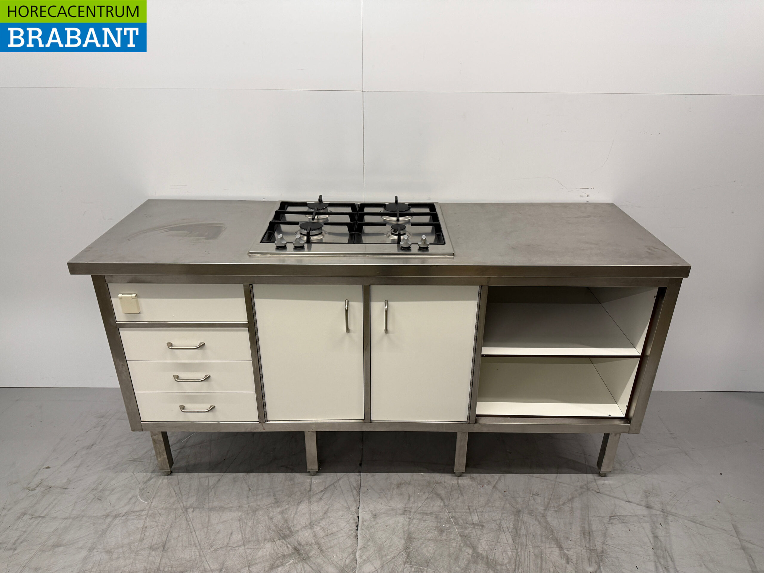 RVS Werkkast met 4 Pits Fornuis met Trespa deuren en laden 180 cm Horeca