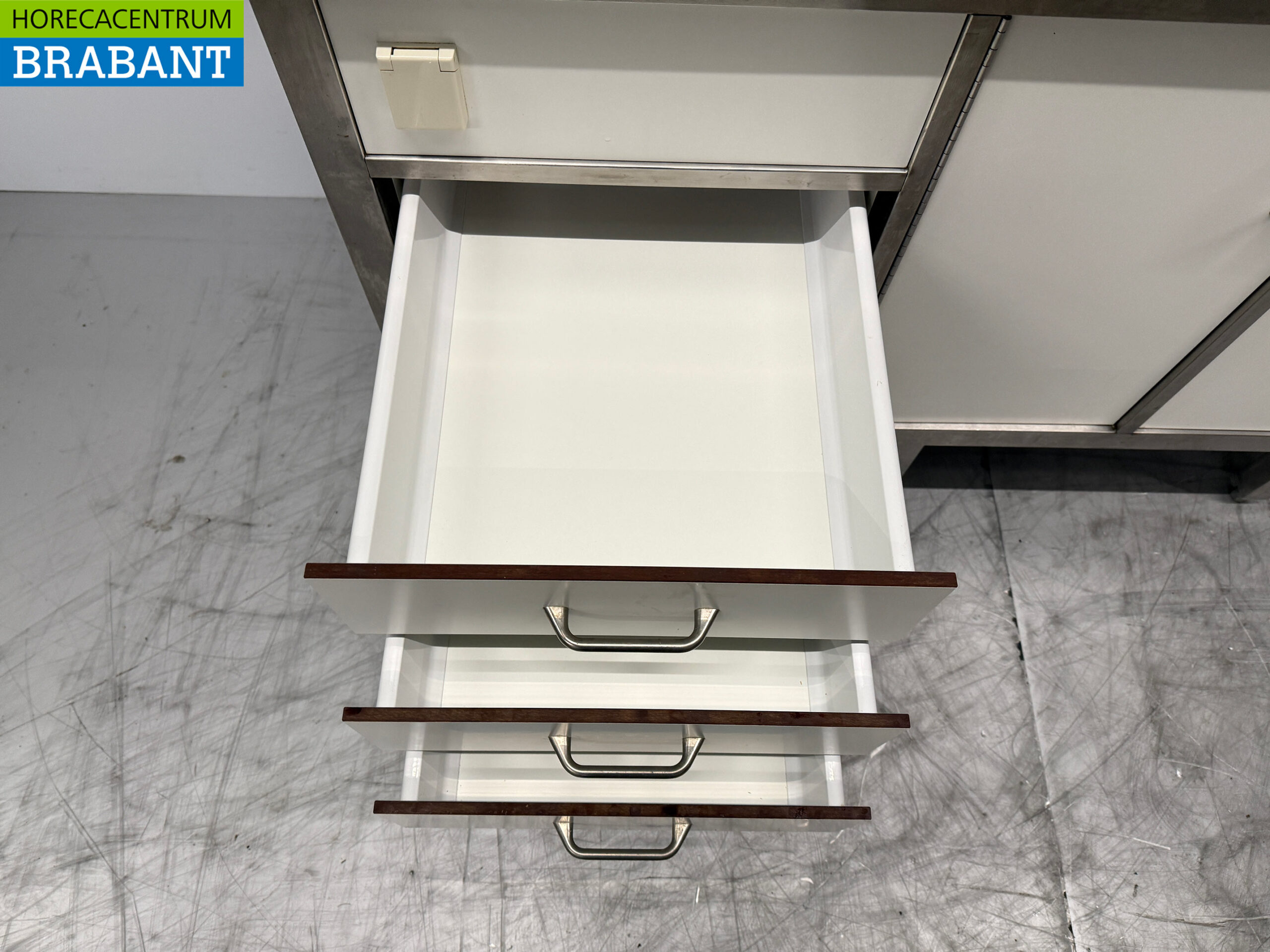 RVS Werkkast met 4 Pits Fornuis met Trespa deuren en laden 180 cm Horeca - Afbeelding 4