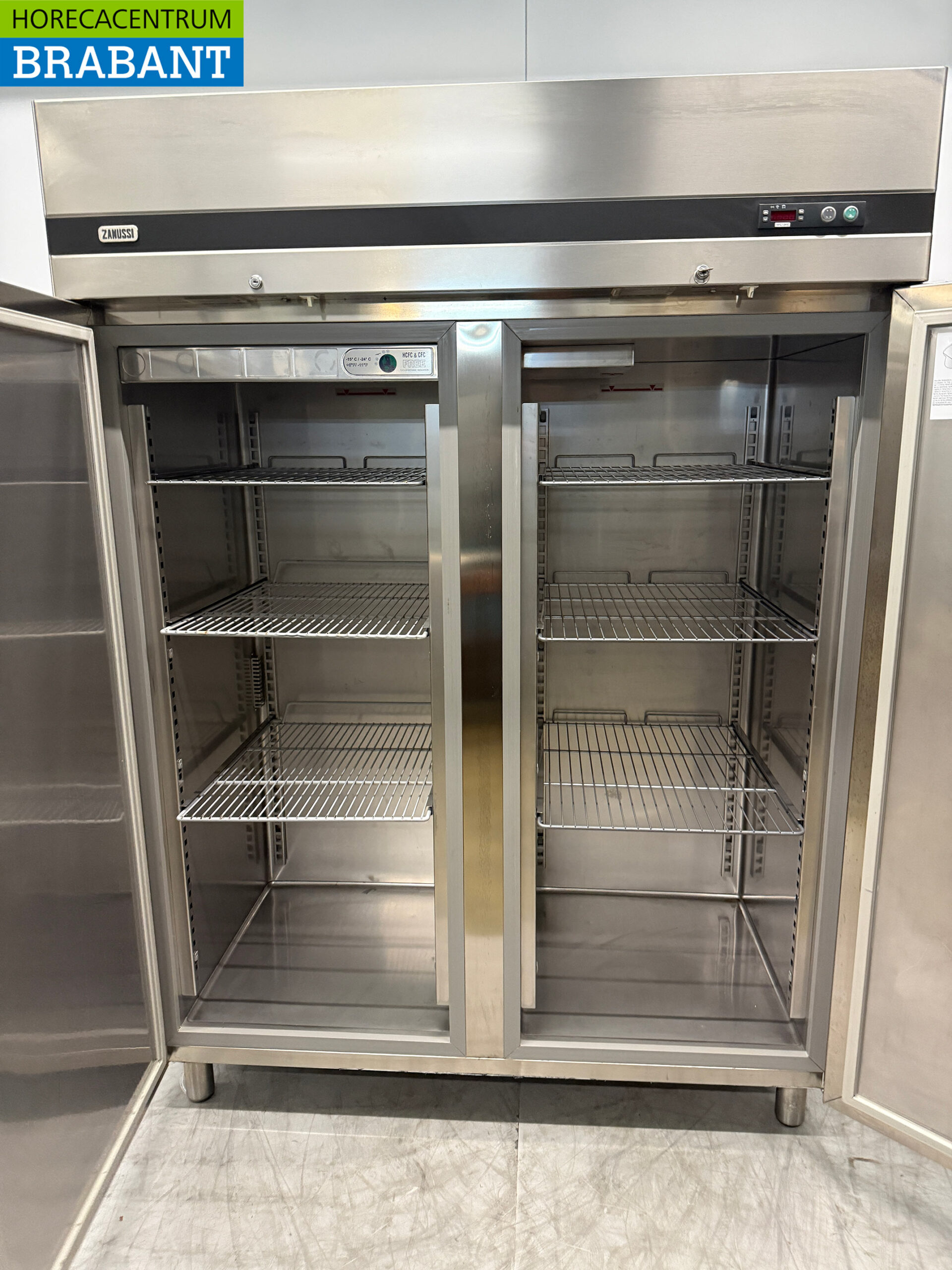 RVS Zanussi Dubbeldeurs Koeling 1300 liter 230V Horeca - Afbeelding 4