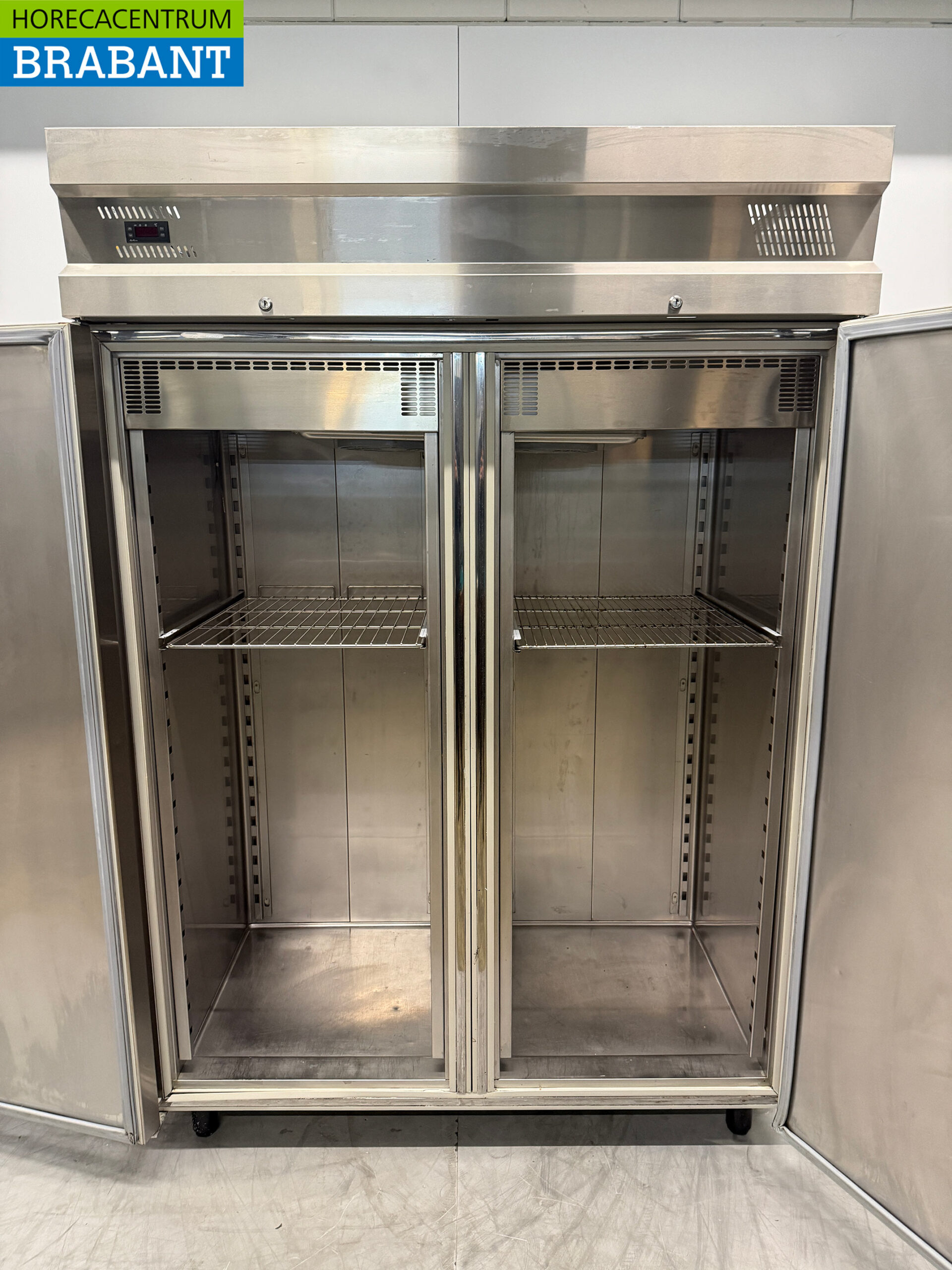 RVS Inomak Dubbeldeurs Koeling 1450 liter 230V Horeca - Afbeelding 4