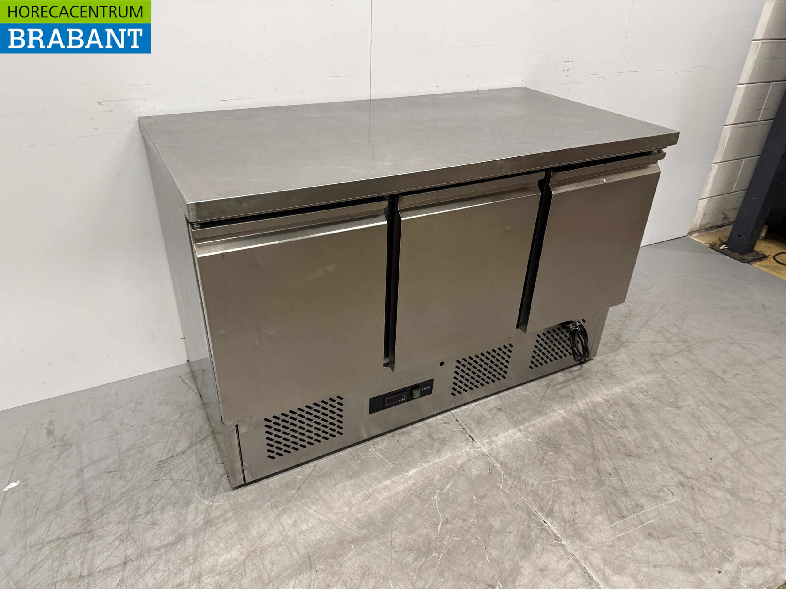 RVS Maxxfrost Koelwerkbank 3 Deuren 137 cm 230V Horeca - Afbeelding 3