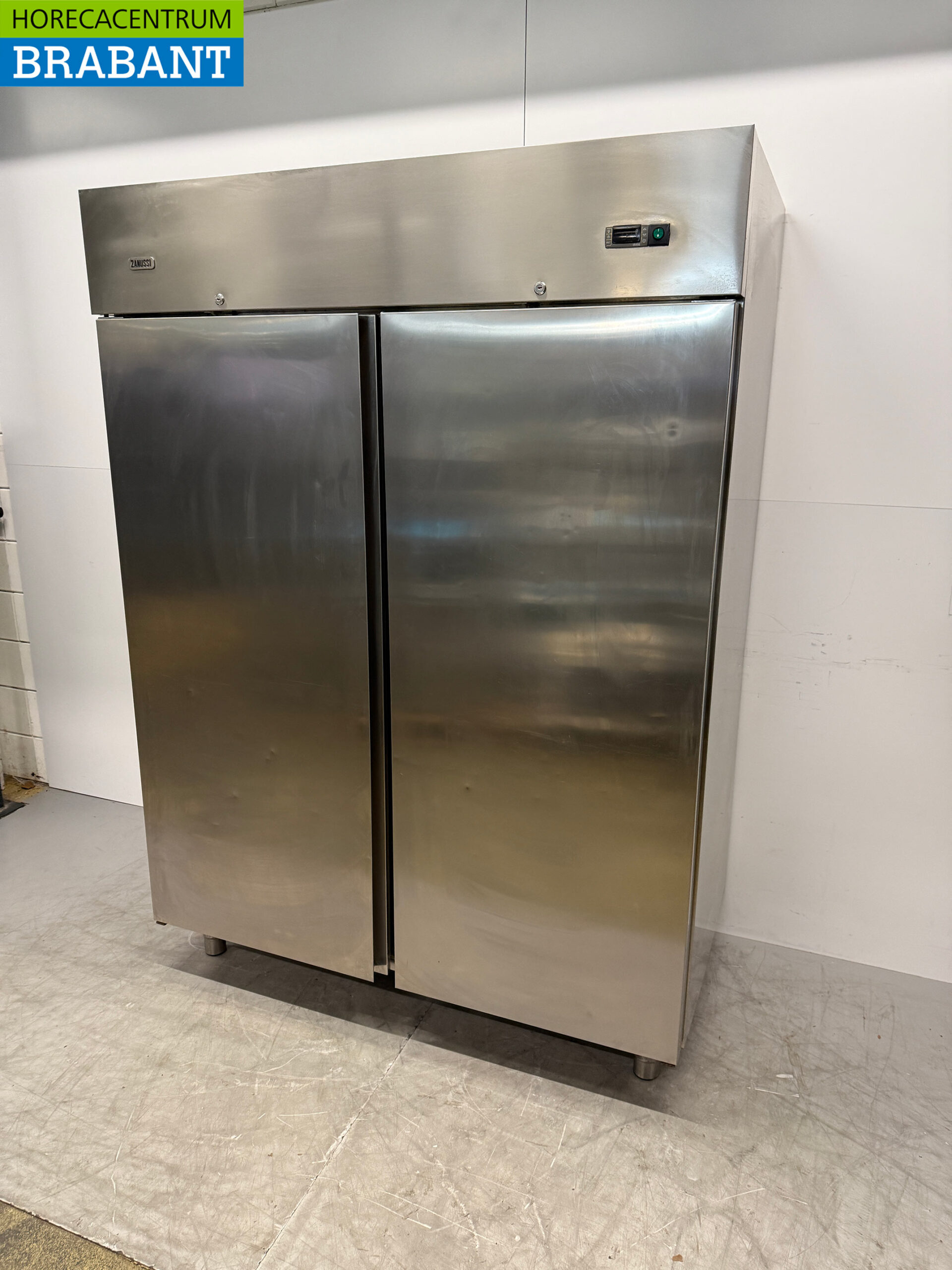 RVS Zanussi Dubbeldeurs Koeling 1400 liter 230V Horeca - Afbeelding 2