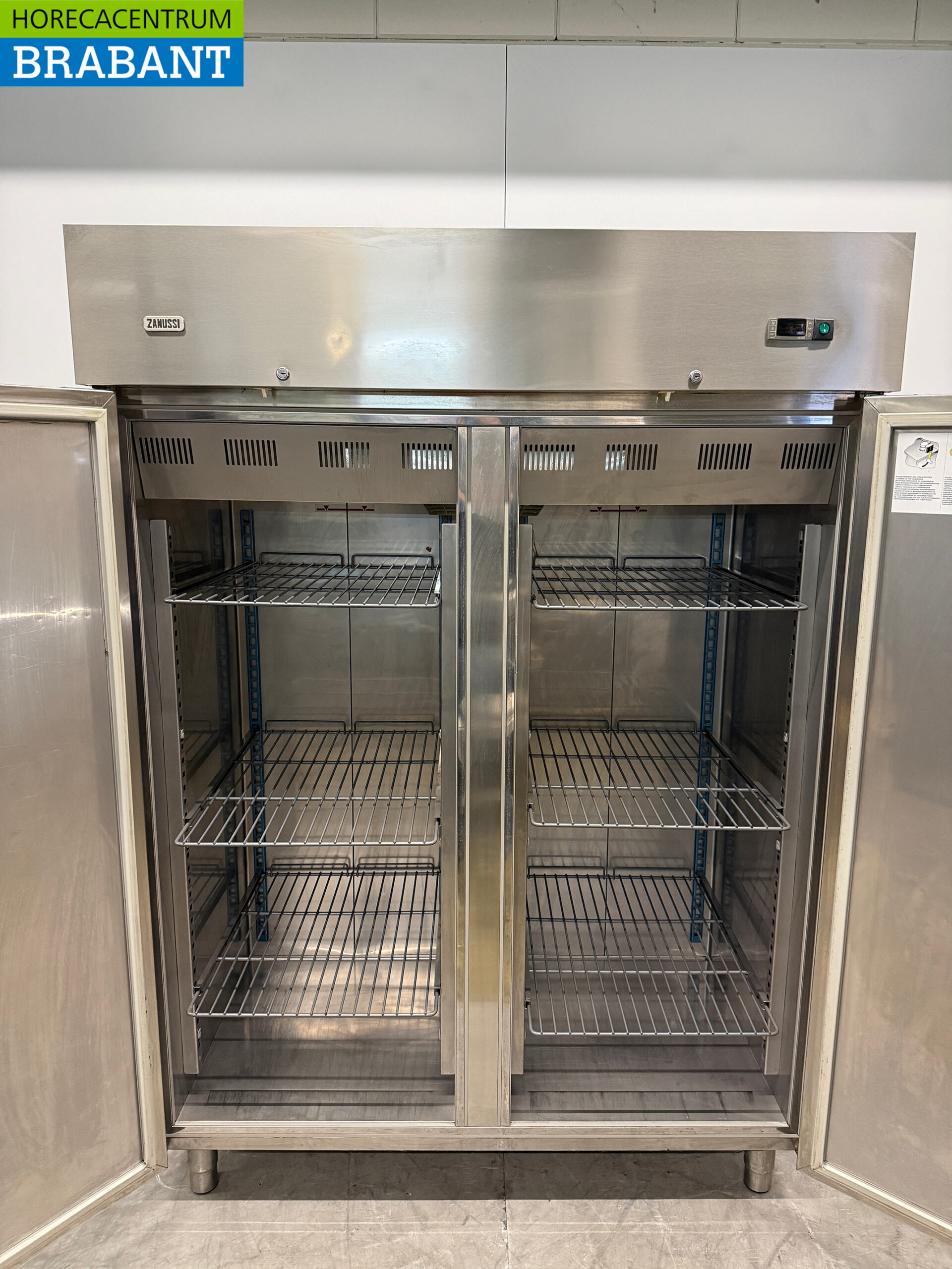RVS Zanussi Dubbeldeurs Koeling 1400 liter 230V Horeca - Afbeelding 4