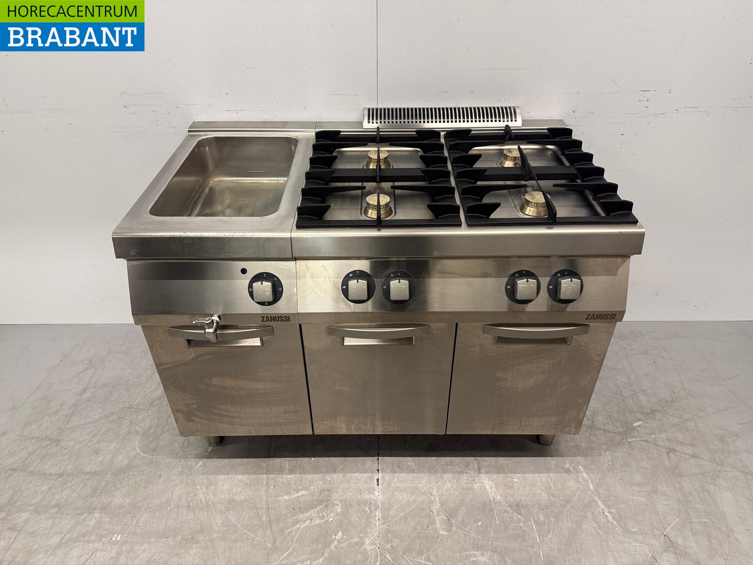 RVS Zanussi 4 Pits Fornuis met Bain Marie 1 x 1/1 GN GAS + 230V Horeca