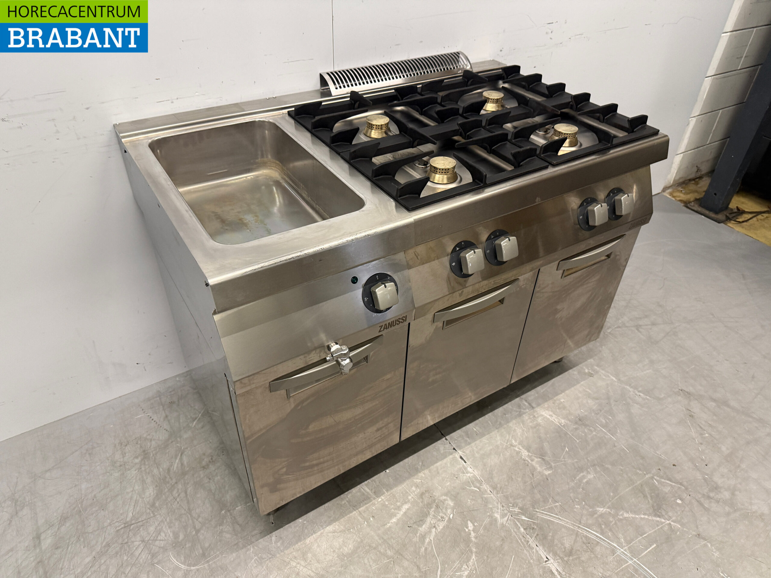 RVS Zanussi 4 Pits Fornuis met Bain Marie 1 x 1/1 GN GAS + 230V Horeca - Afbeelding 3
