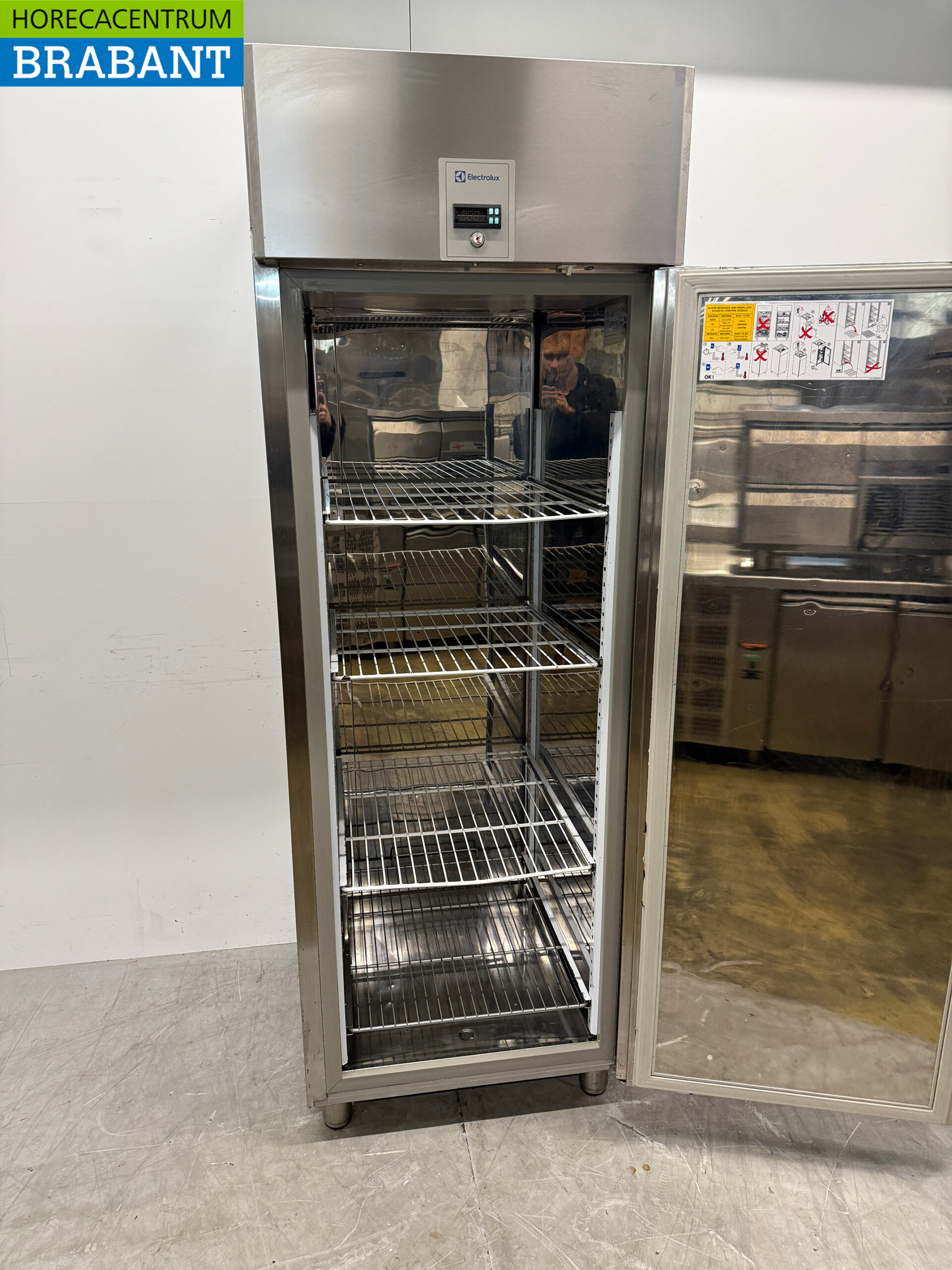 RVS Electrolux Vriezer 670 liter 230V Horeca - Afbeelding 4