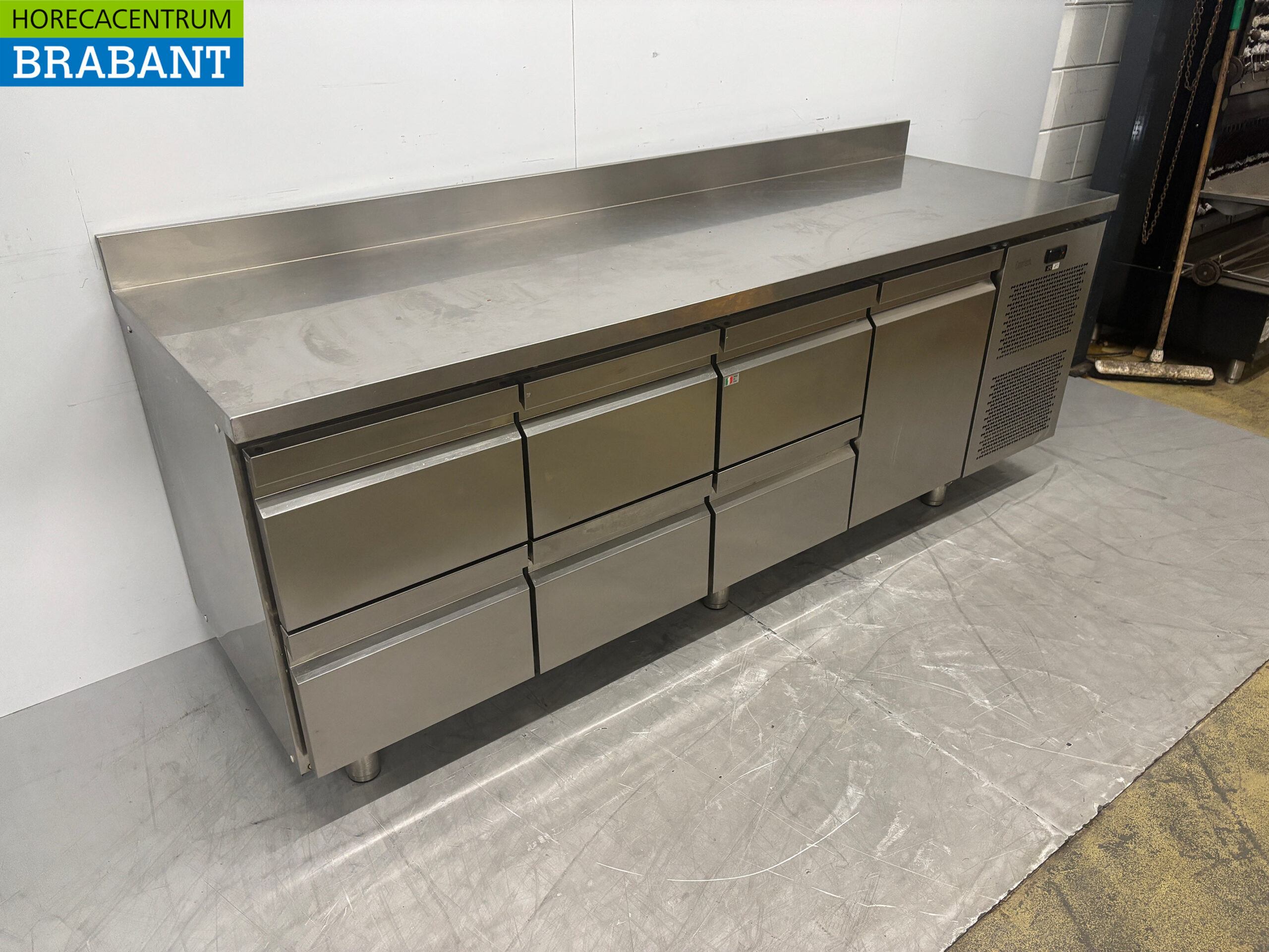RVS Desco Koelwerkbank 6 laden 1 deur 225 cm 230V Horeca - Afbeelding 3