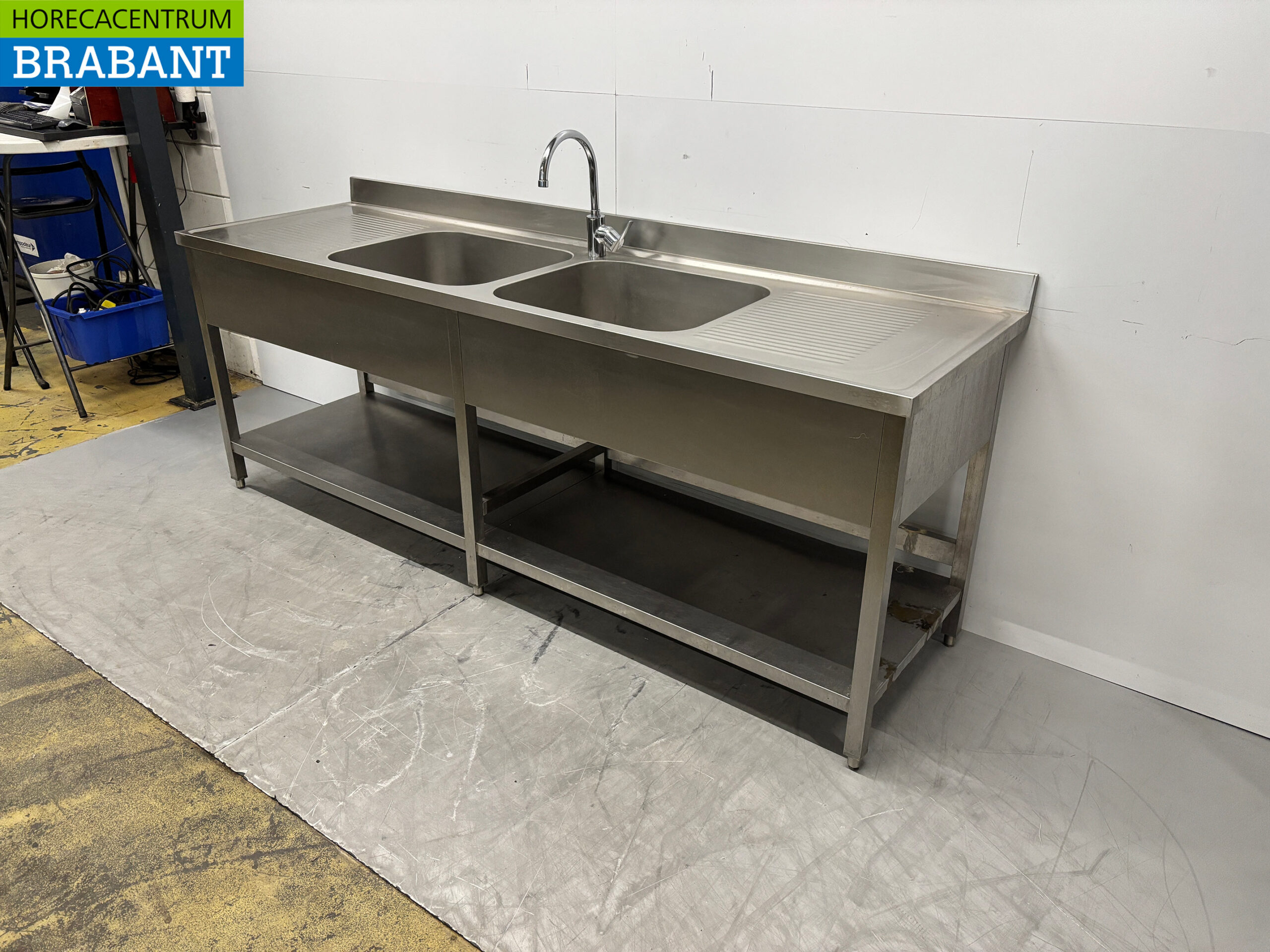 RVS Spoeltafel Dubbele Spoelbakken met kraan 240 x 70 x 87 cm Horeca - Afbeelding 2