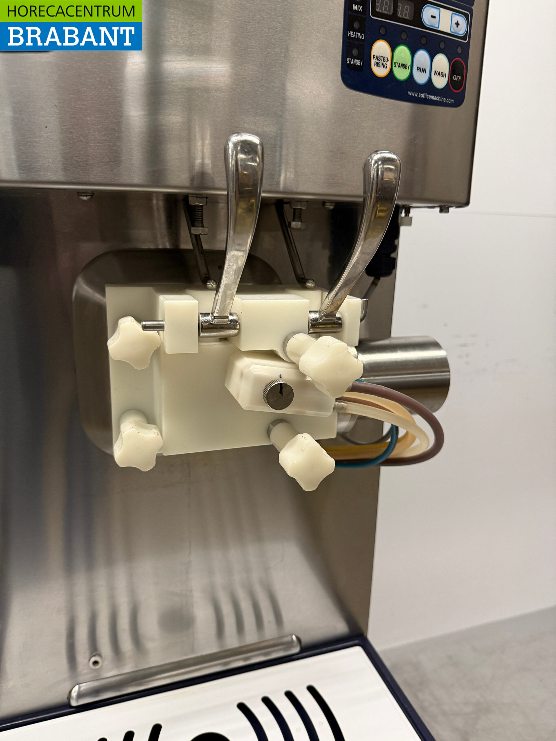 RVS Nissei NA3331 Softijsmachine met milkshakefunctie 400V Horeca - Afbeelding 7