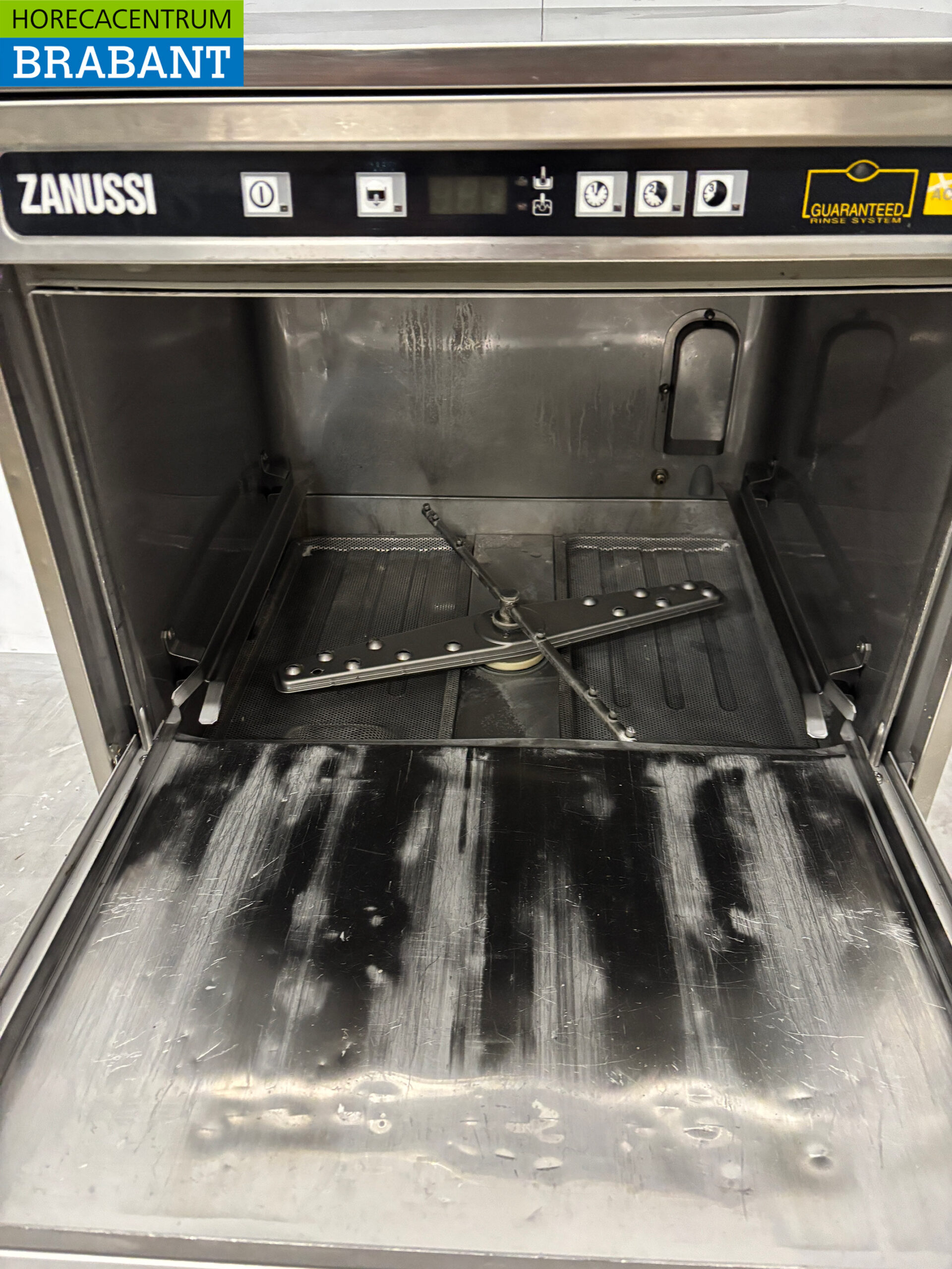 RVS Zanussi Vaatwasser met afvoerpomp 400V Horeca - Afbeelding 4