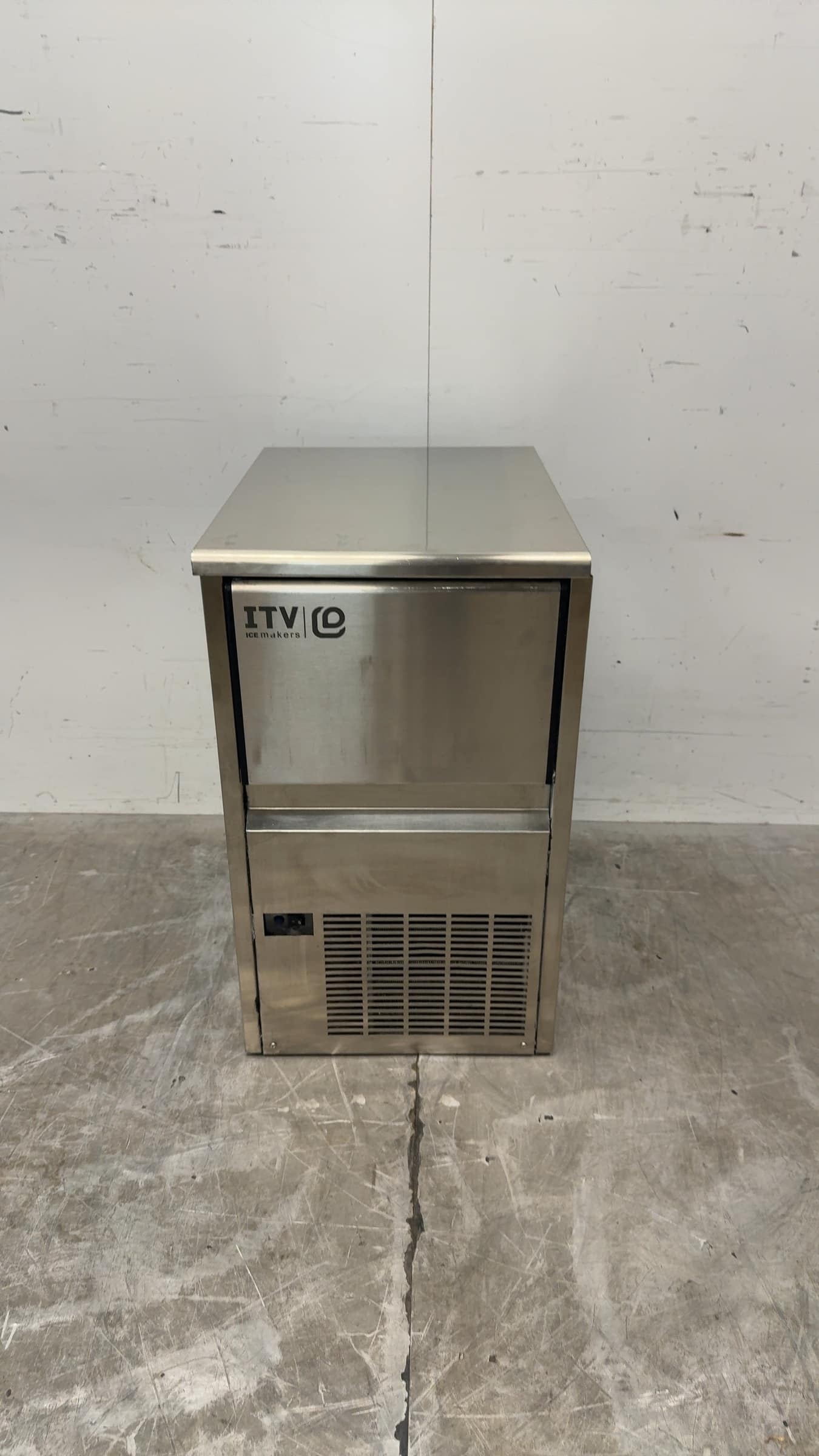 RVS ITV Ijsblokjesmachine 21 kg per dag 6 kg bunker 230V Horeca
