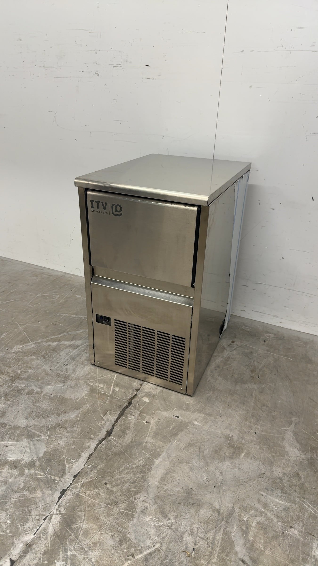 RVS ITV Ijsblokjesmachine 21 kg per dag 6 kg bunker 230V Horeca