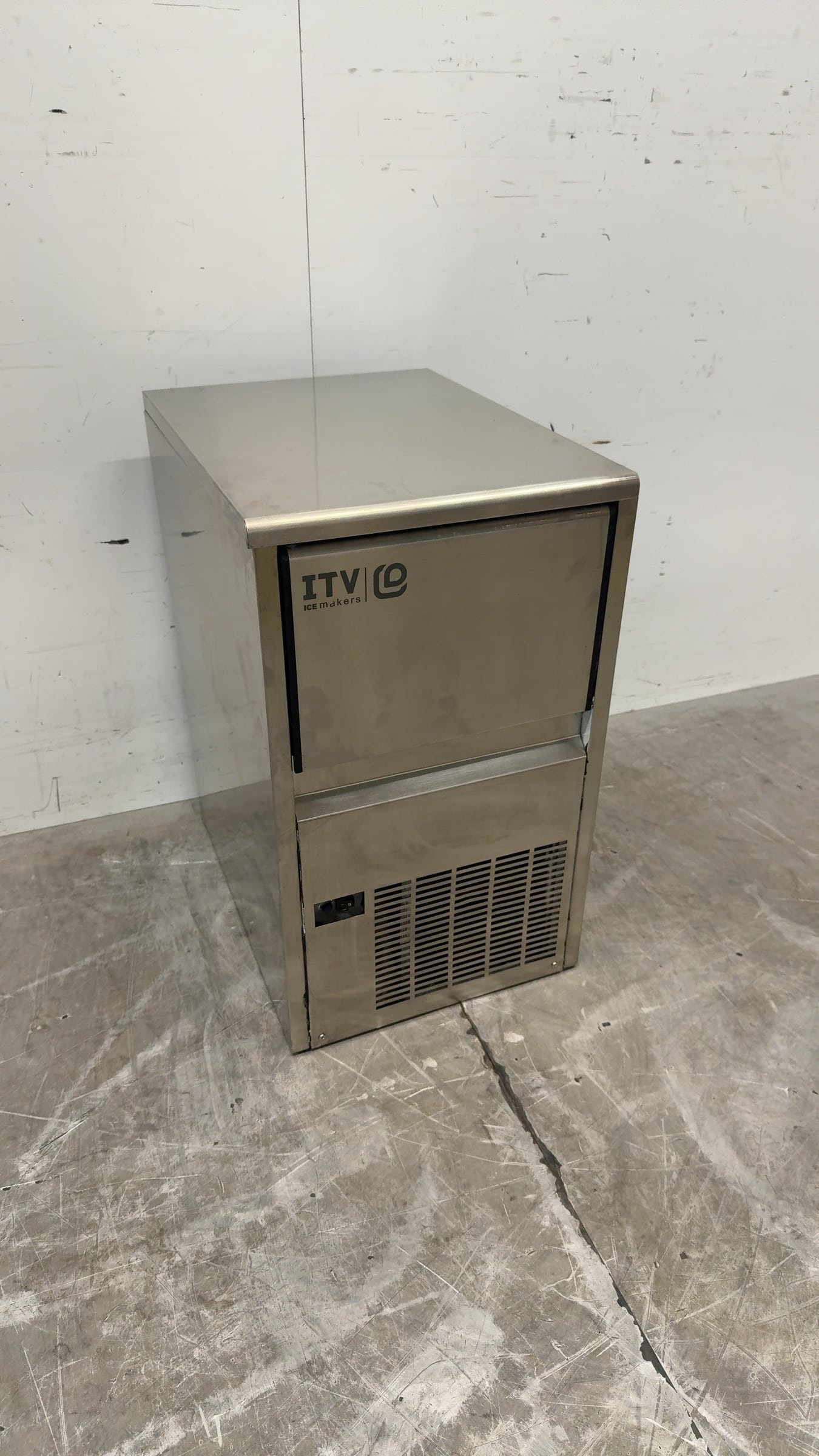 RVS ITV Ijsblokjesmachine 21 kg per dag 6 kg bunker 230V Horeca