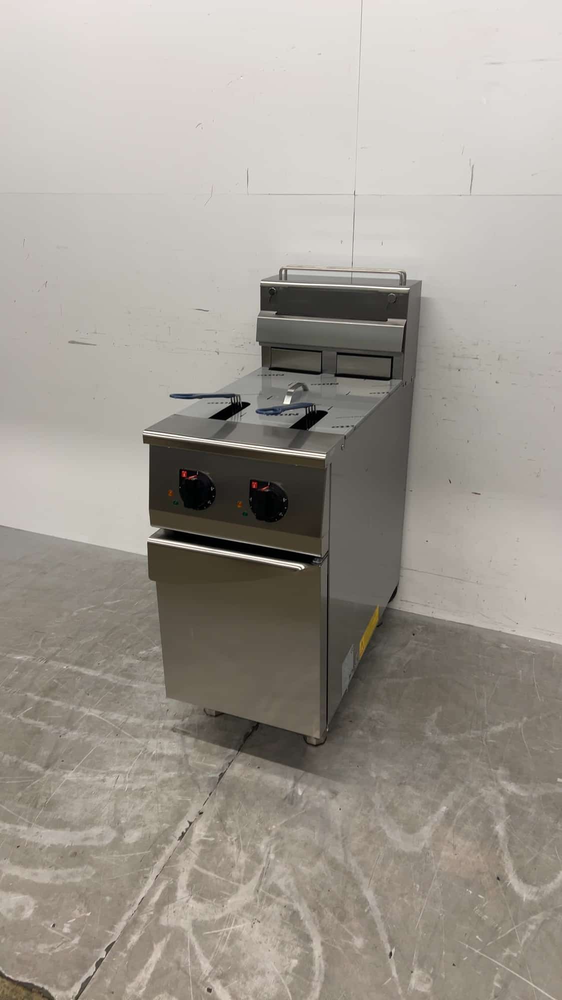RVS HCB Friteuse 2 x 12.5 liter 2 x 9kW 42.5 x 82 x 84.5 cm 400V Horeca