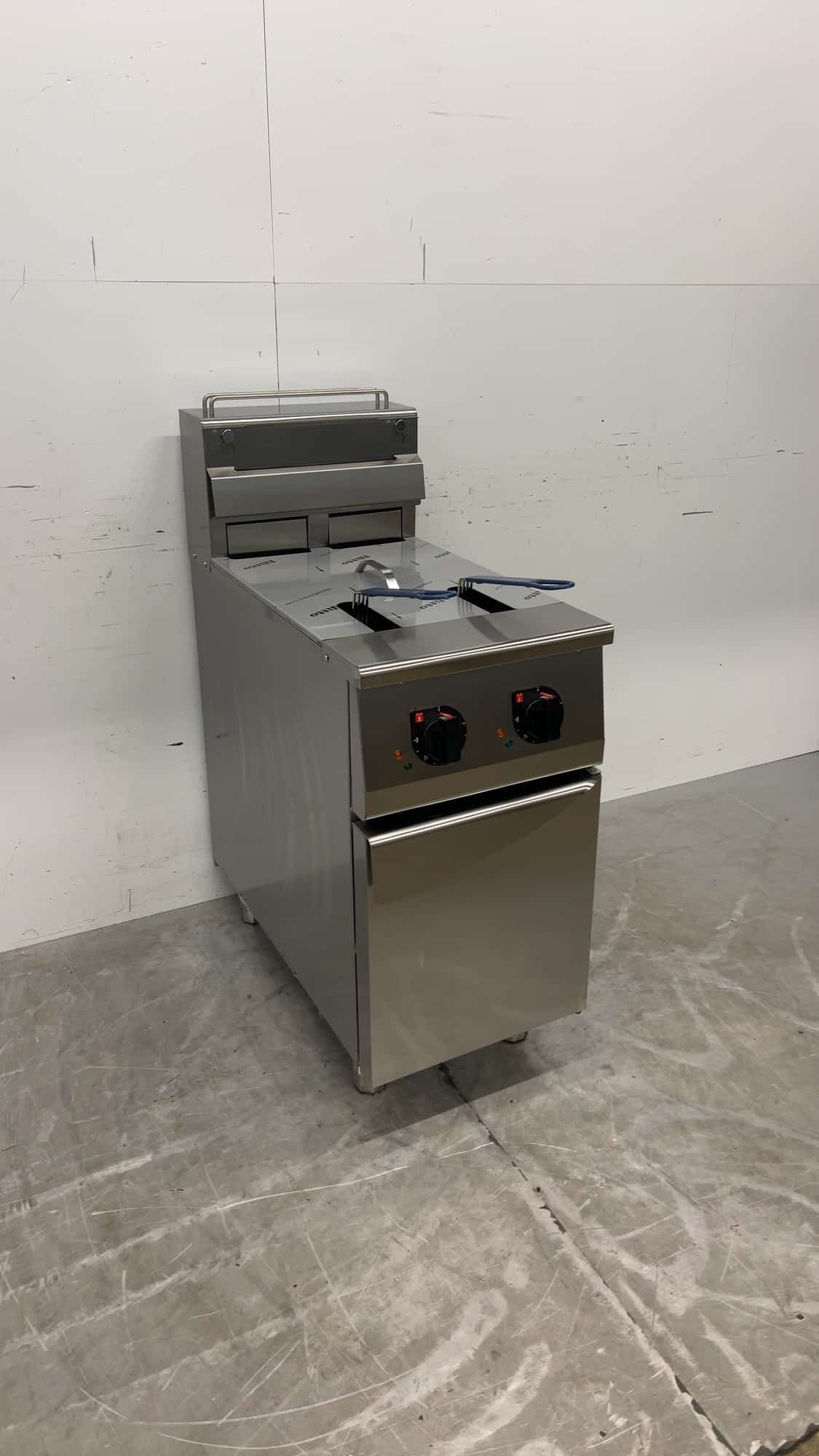RVS HCB Friteuse 2 x 12.5 liter 2 x 9kW 42.5 x 82 x 84.5 cm 400V Horeca